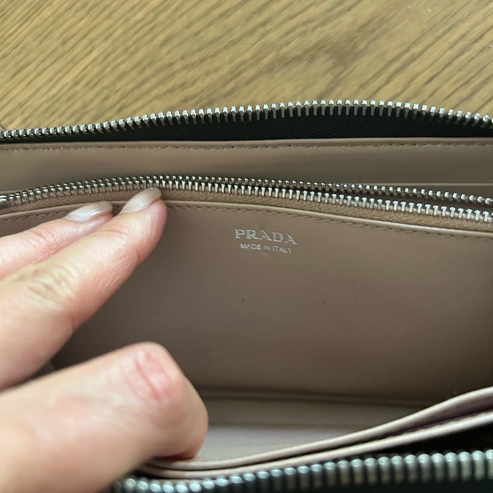 Prada Black Saffiano long Wallet - Picture 4 of 8